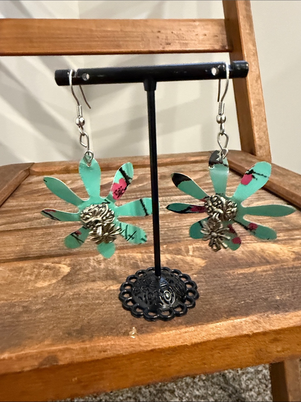Handmade Upcycled Aluminum Flower Earrings – Turquoise & Red